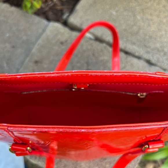 Louis Vuitton Avalon Rouge Grenadine GM Monogram Vernis Bag - Picture 15 of 17